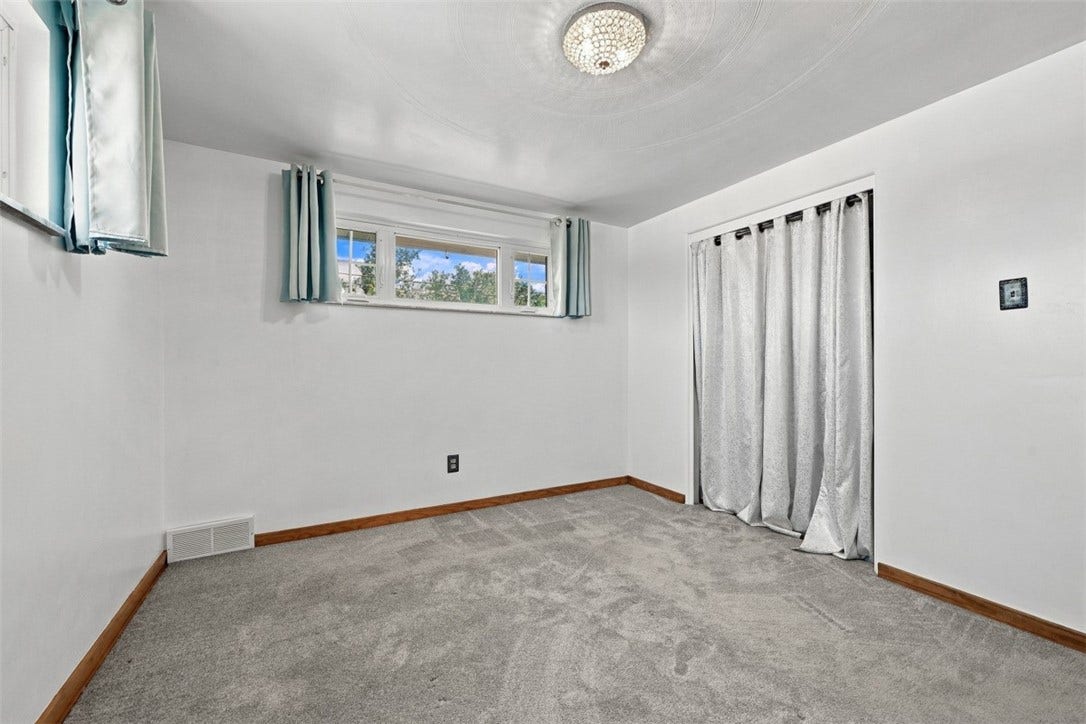 16 S Rolling Hills Ave, Irwin, PA 15642