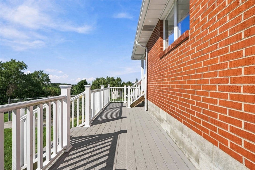 16 S Rolling Hills Ave, Irwin, PA 15642
