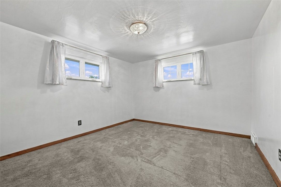 16 S Rolling Hills Ave, Irwin, PA 15642