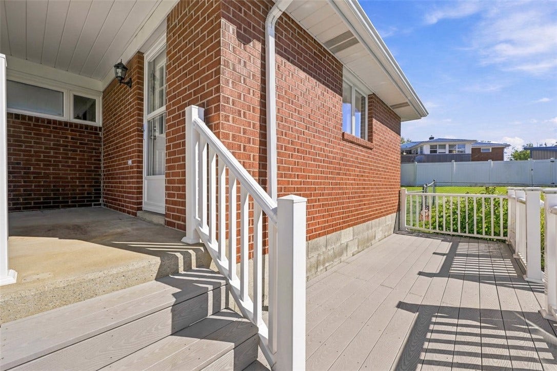 16 S Rolling Hills Ave, Irwin, PA 15642