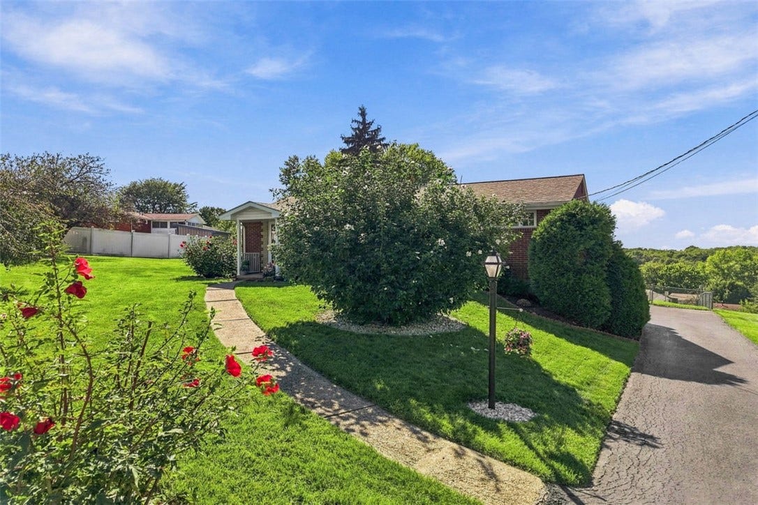 16 S Rolling Hills Ave, Irwin, PA 15642