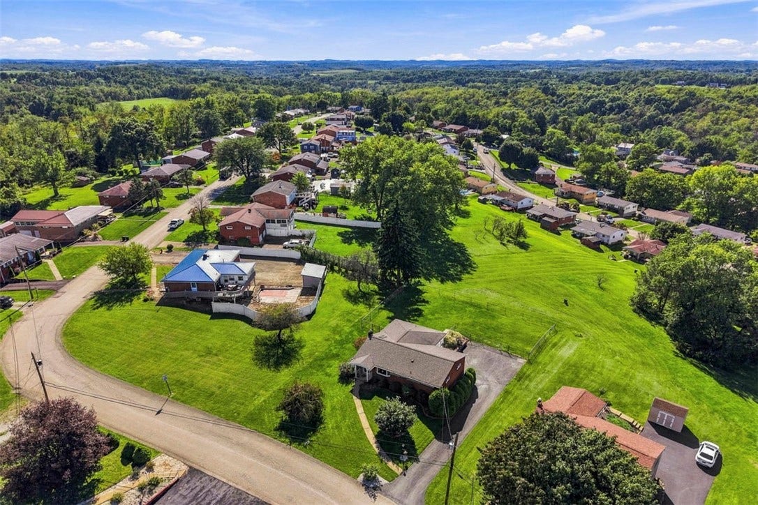 16 S Rolling Hills Ave, Irwin, PA 15642