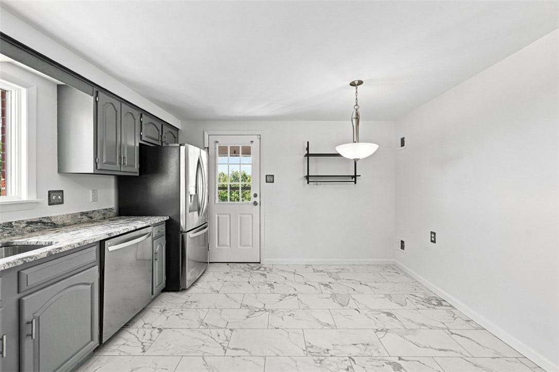 16 S Rolling Hills Ave, Irwin, PA 15642