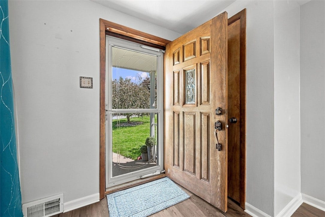 16 S Rolling Hills Ave, Irwin, PA 15642