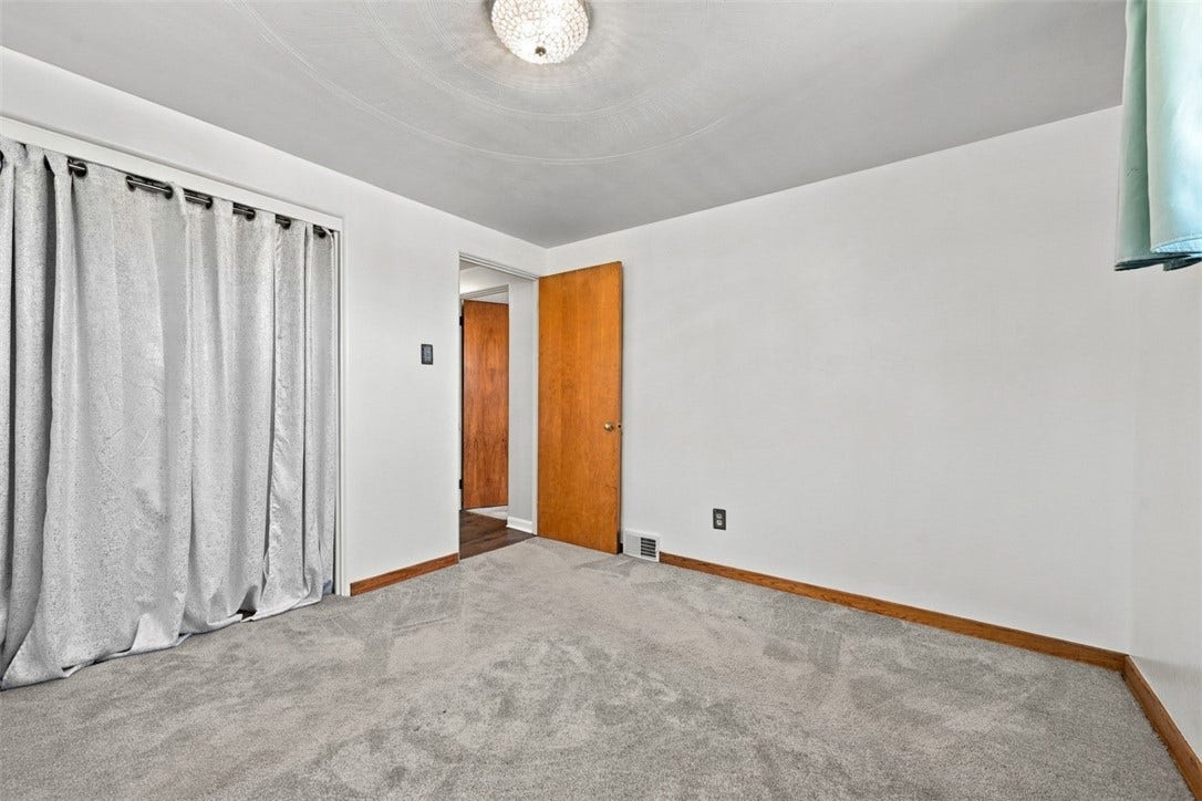 16 S Rolling Hills Ave, Irwin, PA 15642