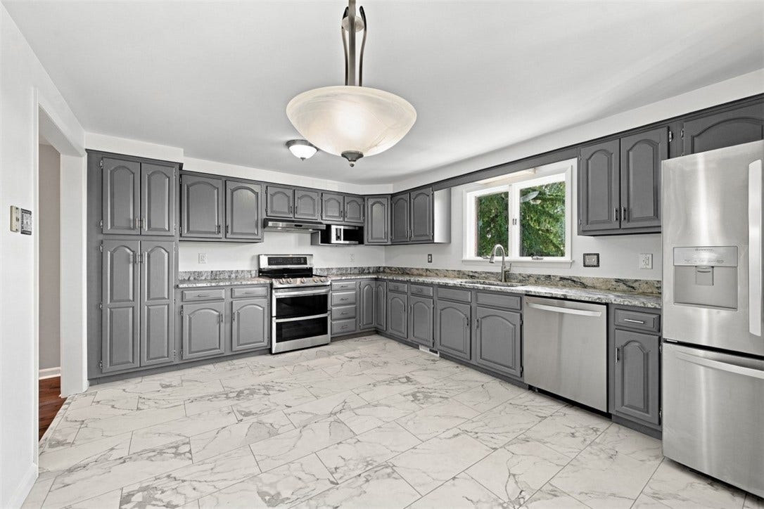 16 S Rolling Hills Ave, Irwin, PA 15642