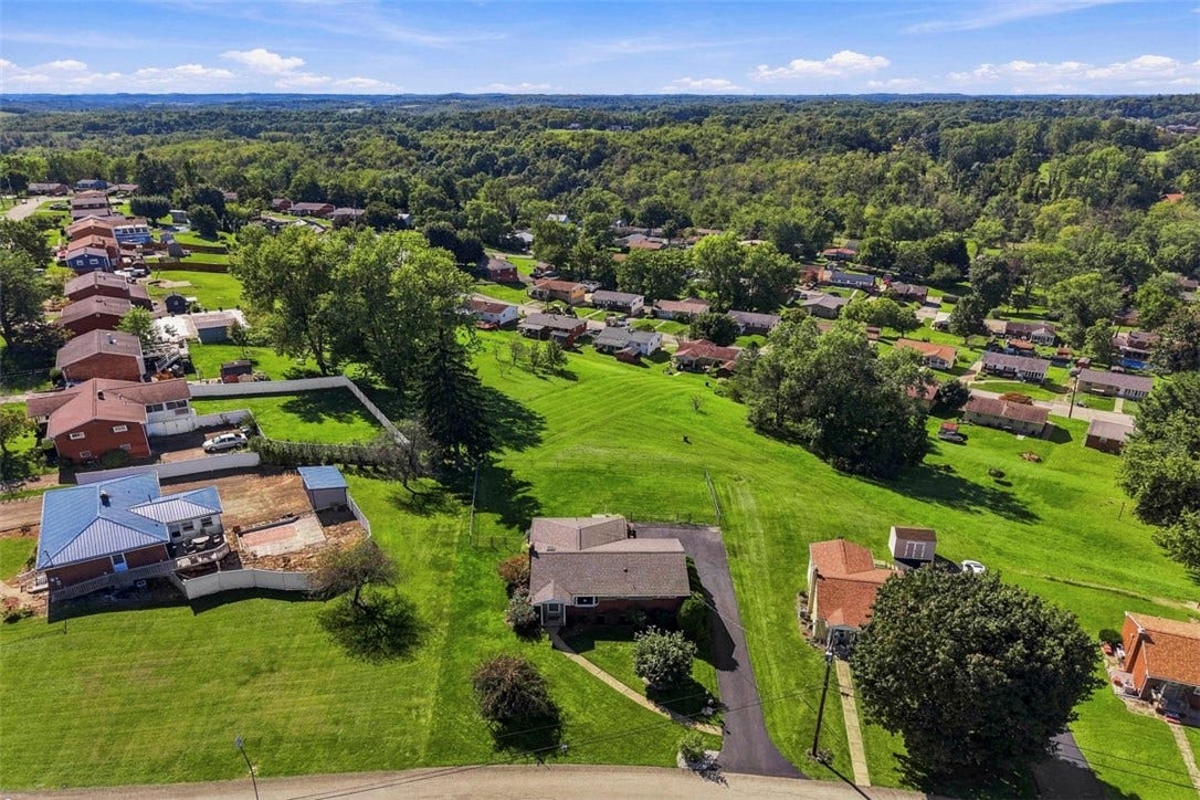 16 S Rolling Hills Ave, Irwin, PA 15642