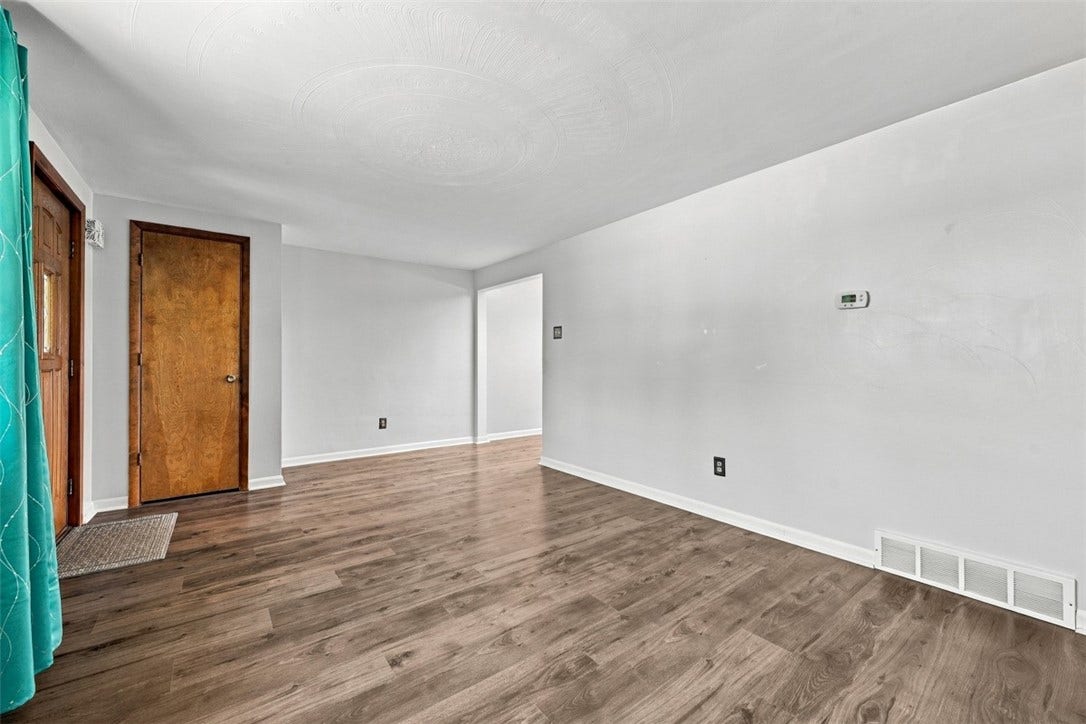 16 S Rolling Hills Ave, Irwin, PA 15642