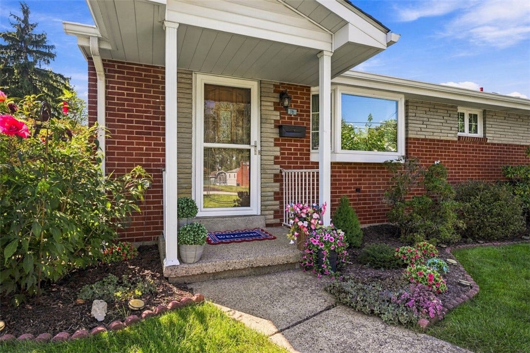 16 S Rolling Hills Ave, Irwin, PA 15642