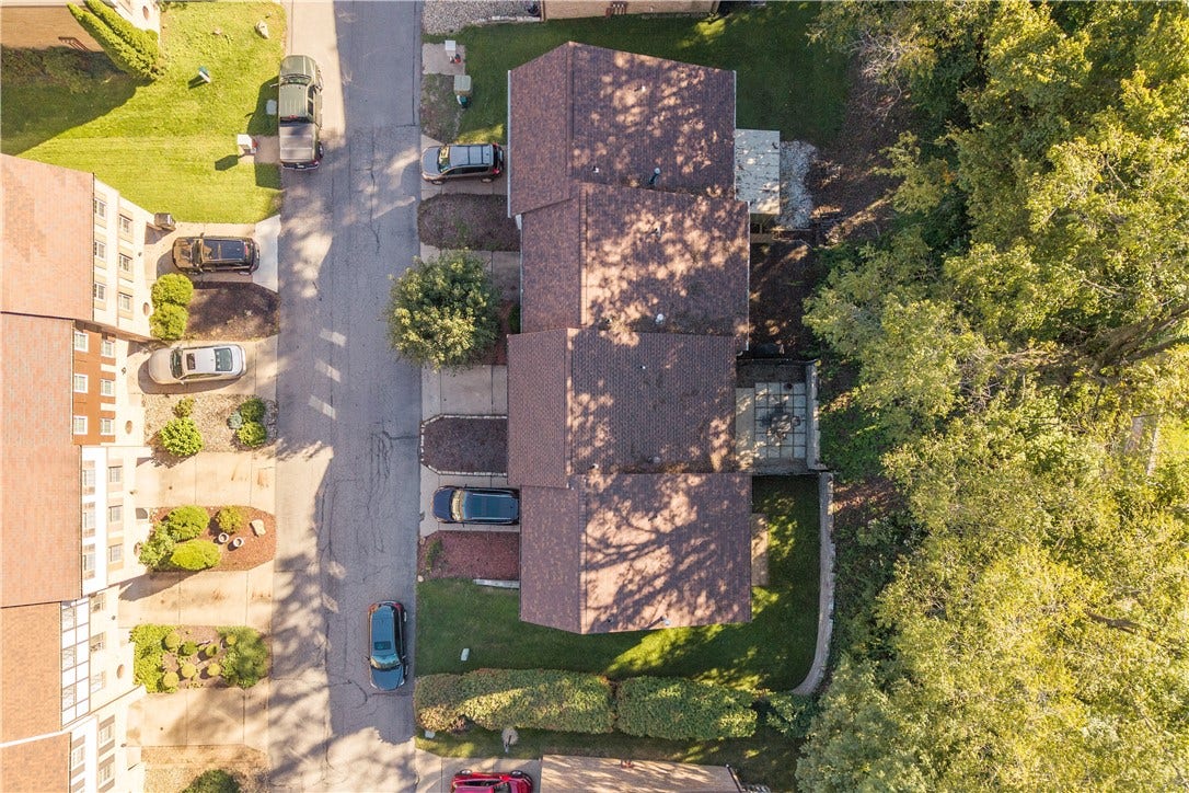 303 Sonnybrook Ct, Bethel Park, PA 15102