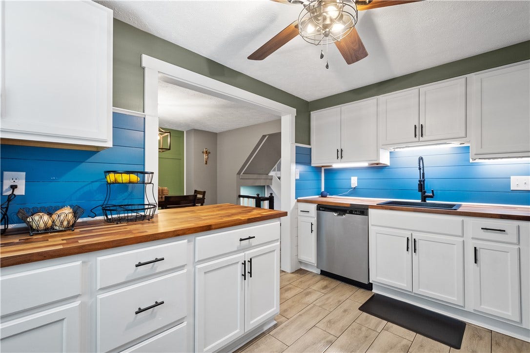 303 Sonnybrook Ct, Bethel Park, PA 15102