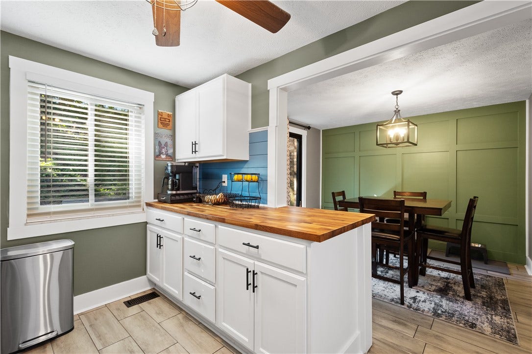303 Sonnybrook Ct, Bethel Park, PA 15102