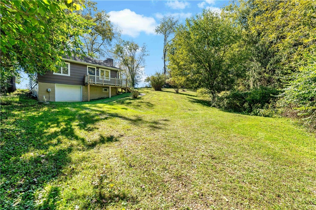 358 Municipal Dr, Rostraver, PA 15012