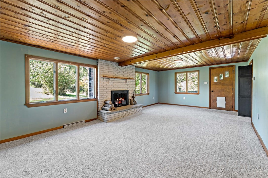 358 Municipal Dr, Rostraver, PA 15012