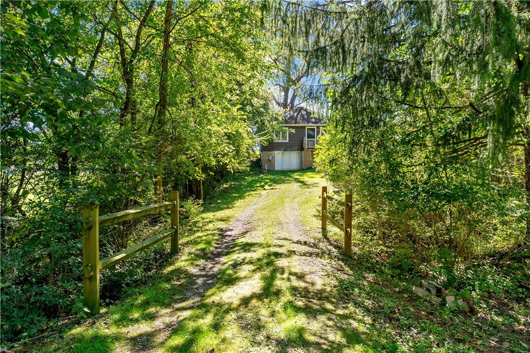 358 Municipal Dr, Rostraver, PA 15012