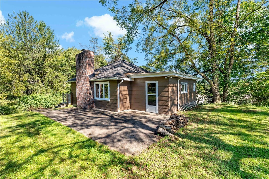 358 Municipal Dr, Rostraver, PA 15012