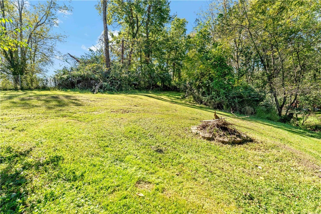 358 Municipal Dr, Rostraver, PA 15012