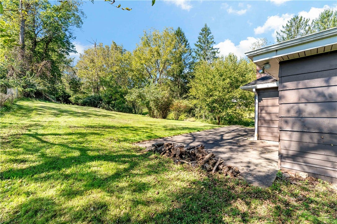 358 Municipal Dr, Rostraver, PA 15012