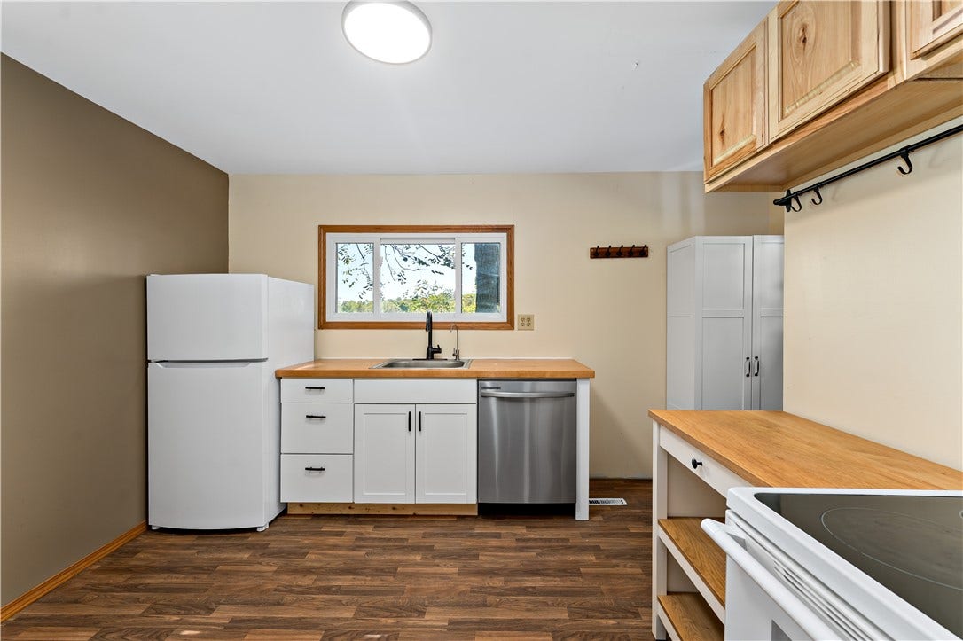 358 Municipal Dr, Rostraver, PA 15012