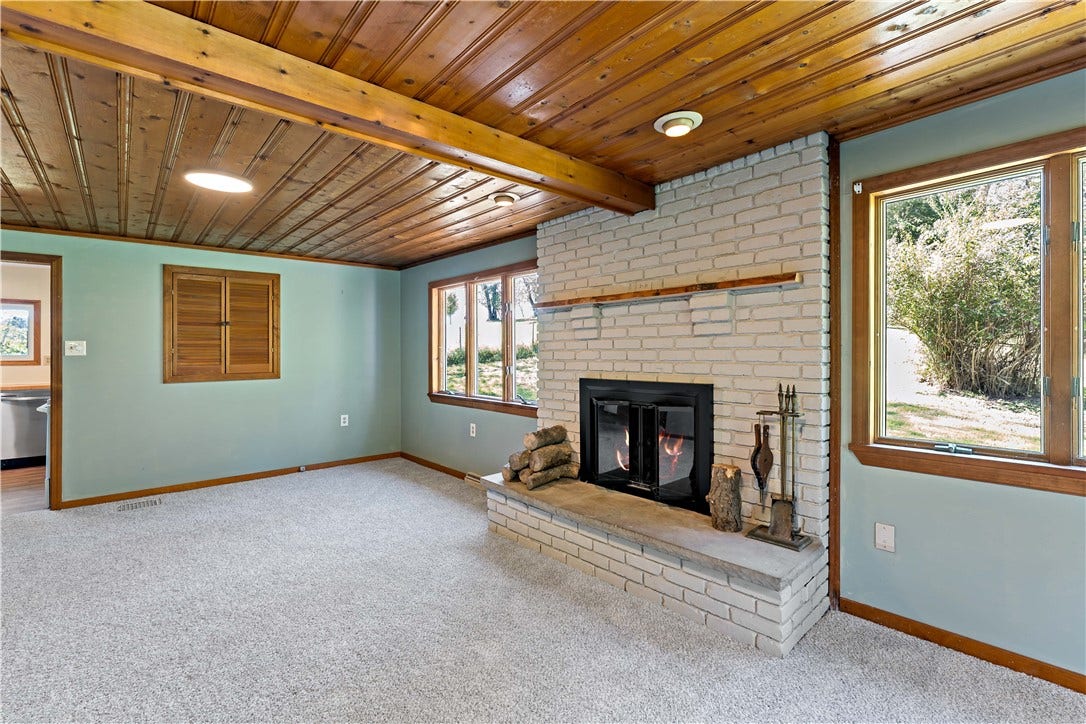358 Municipal Dr, Rostraver, PA 15012