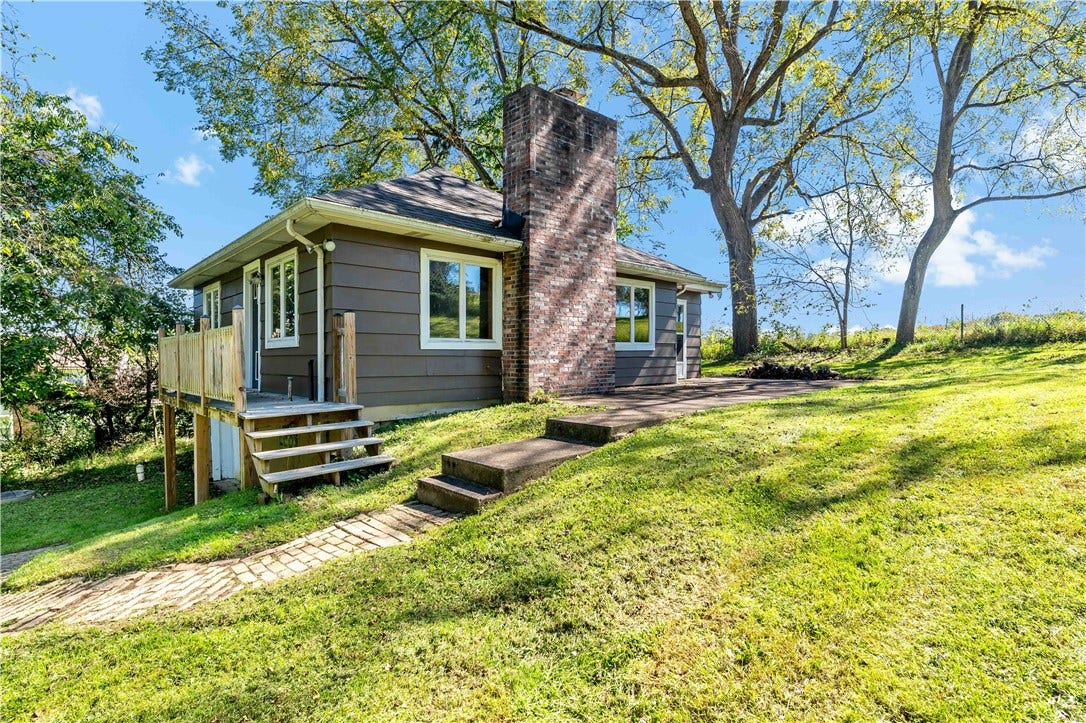 358 Municipal Dr, Rostraver, PA 15012