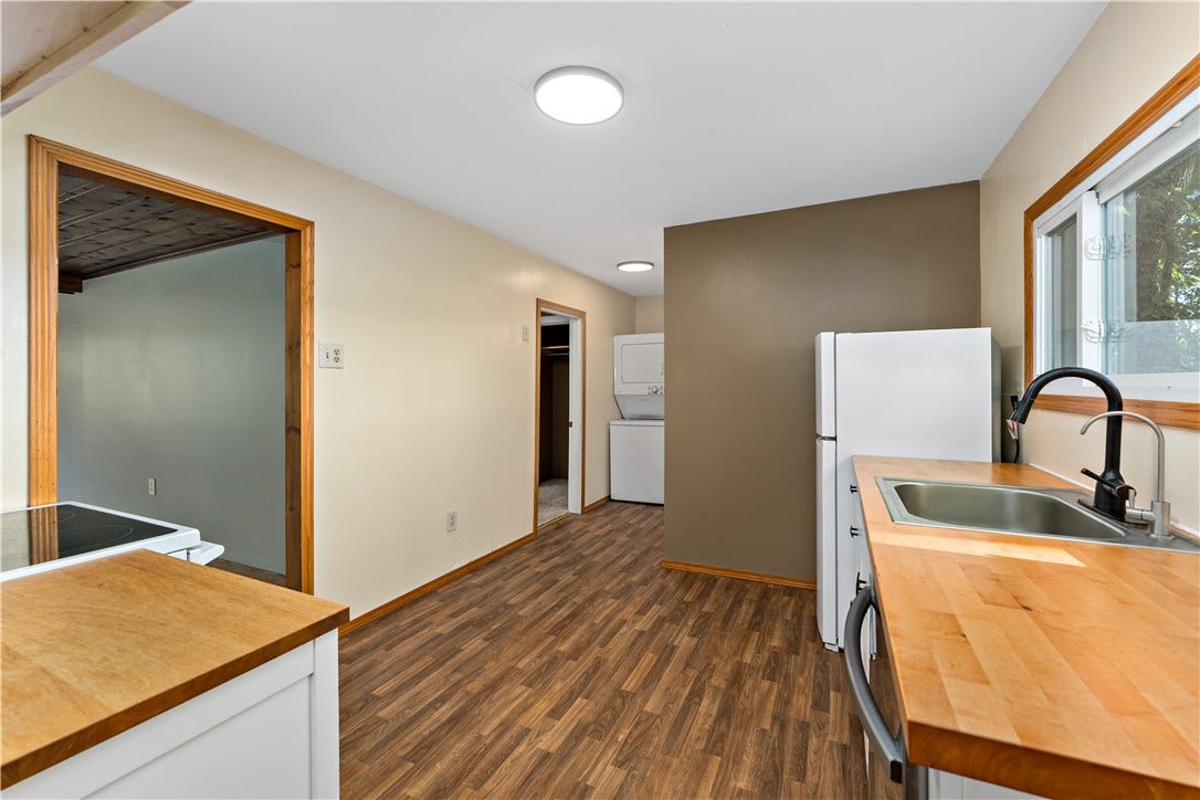 358 Municipal Dr, Rostraver, PA 15012