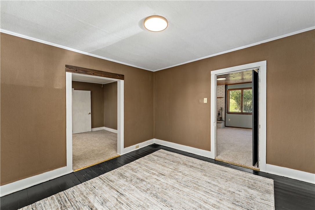 358 Municipal Dr, Rostraver, PA 15012