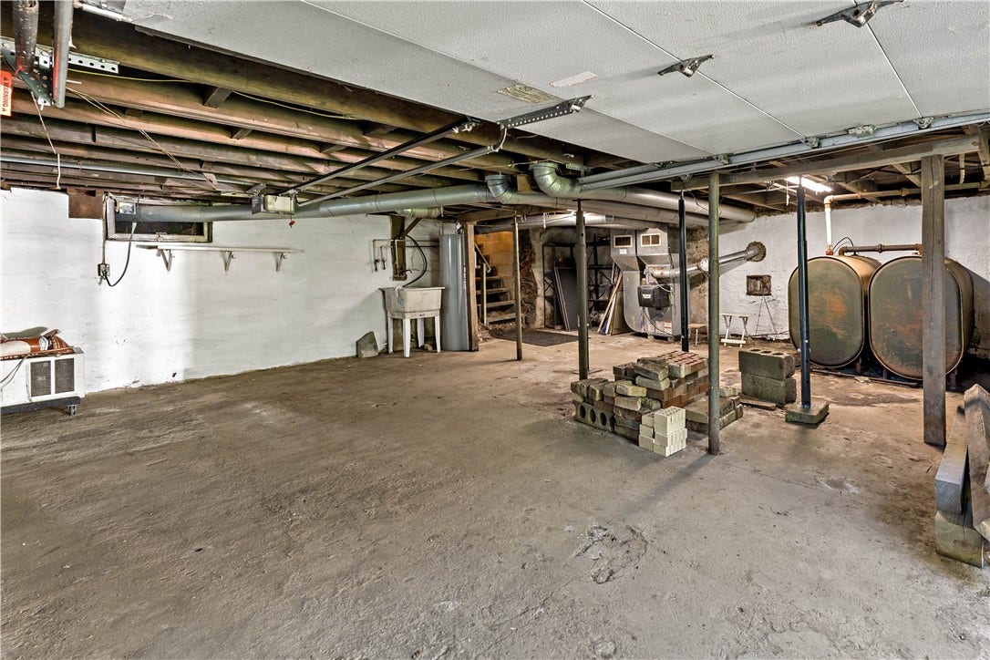 358 Municipal Dr, Rostraver, PA 15012