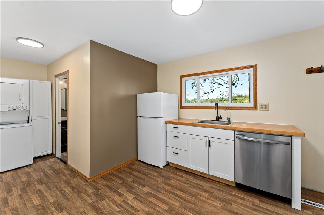 358 Municipal Dr, Rostraver, PA 15012