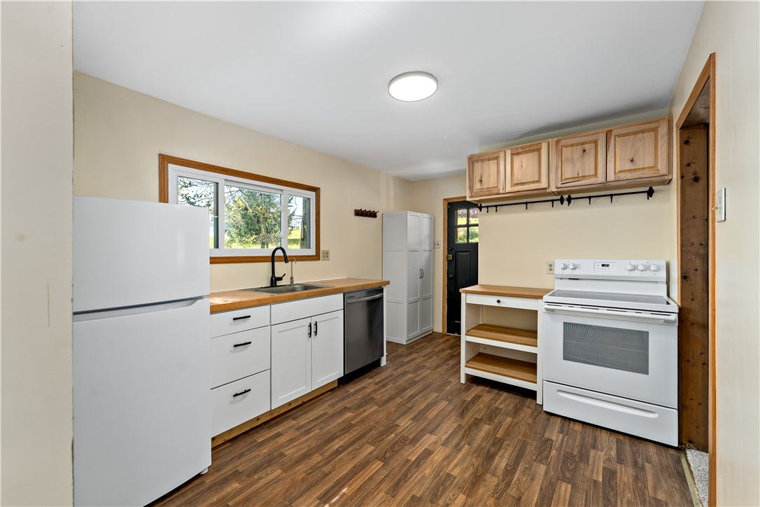 358 Municipal Dr, Rostraver, PA 15012