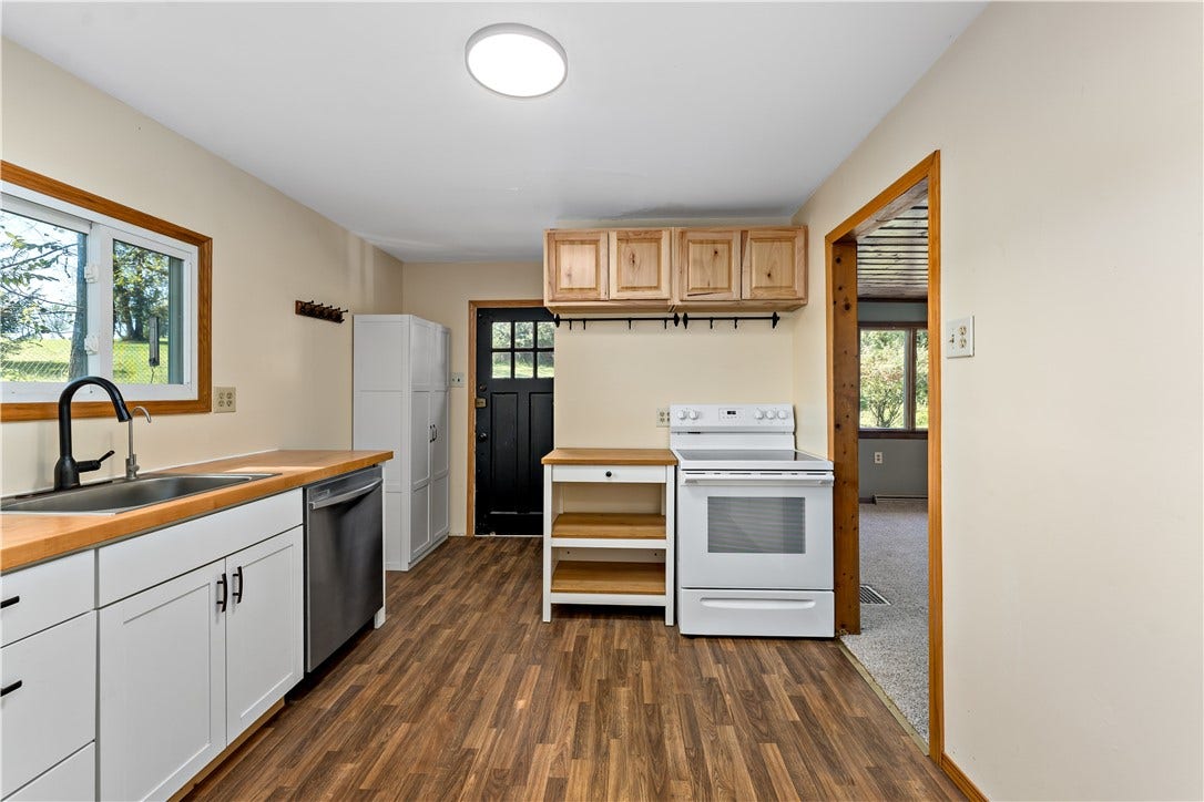 358 Municipal Dr, Rostraver, PA 15012