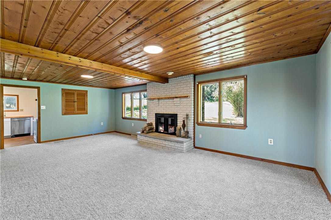 358 Municipal Dr, Rostraver, PA 15012