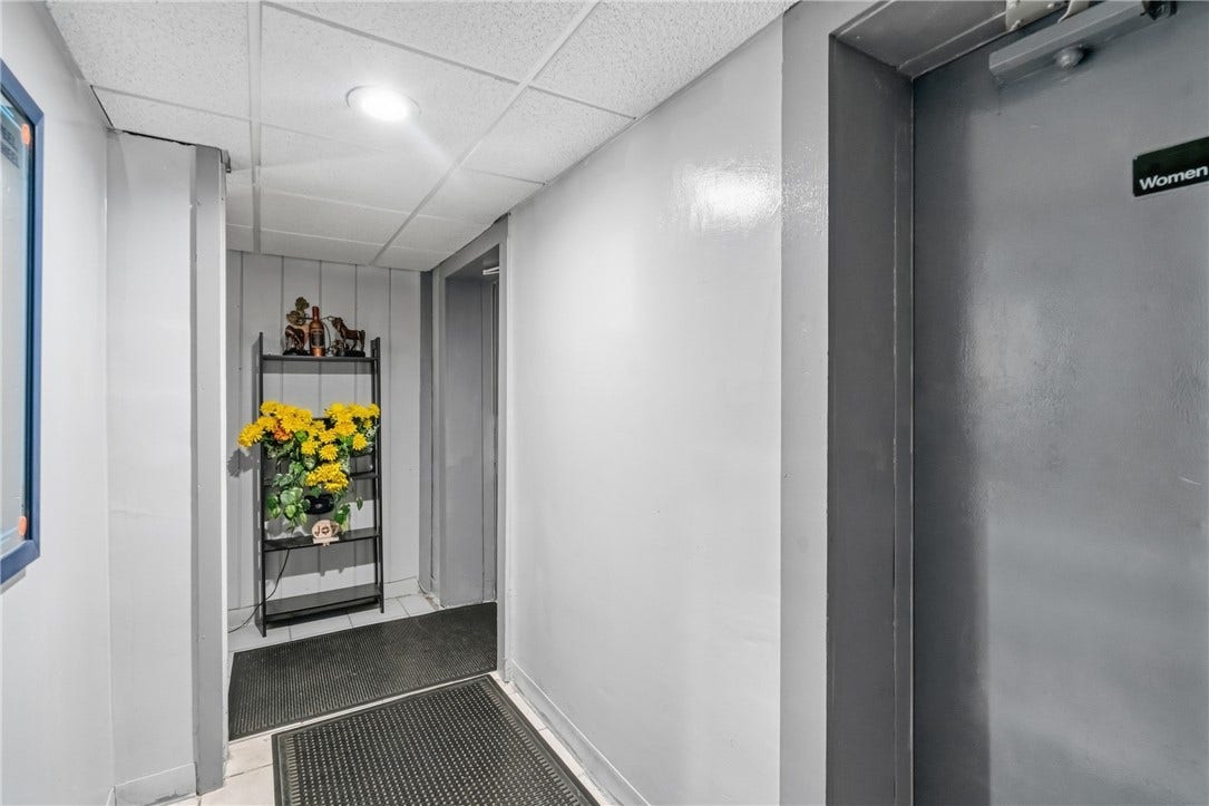879 Forest Avenue, Pittsburgh, PA 15120 Restroom Facilities