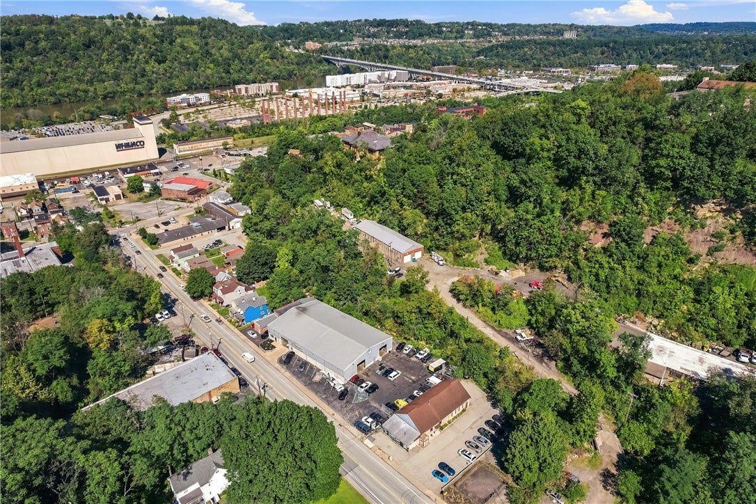 879 Forest Avenue, Pittsburgh, PA 15120 Panoramic Aerial View Highlighting Easy Access to The Waterfront