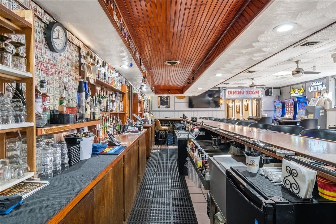 879 Forest Avenue, Pittsburgh, PA 15120 Interior Bar Service Station