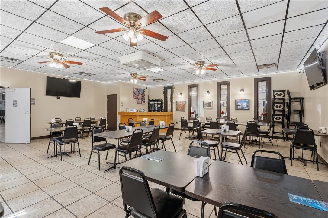879 Forest Avenue, Pittsburgh, PA 15120 Banquet Room Seating Layout