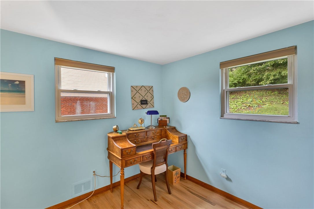 1114 Mcknight Dr, Bethel Park, PA 15102