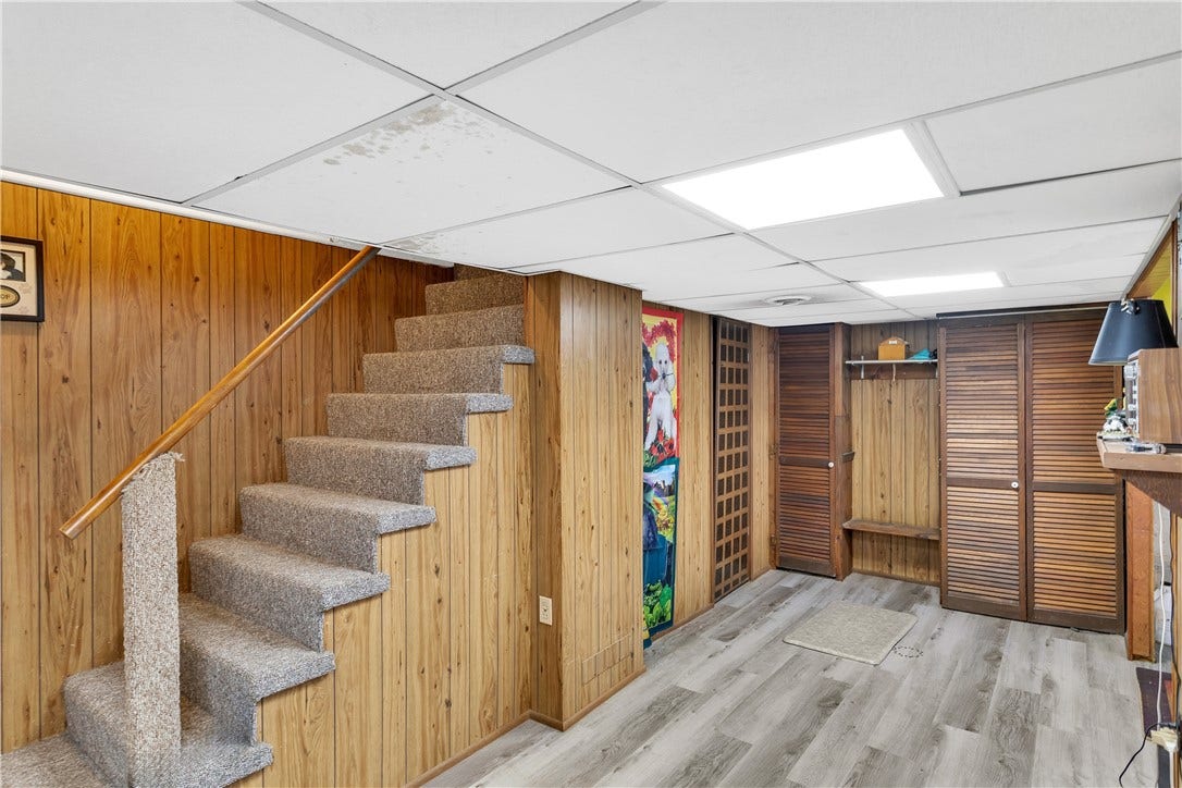 1114 Mcknight Dr, Bethel Park, PA 15102