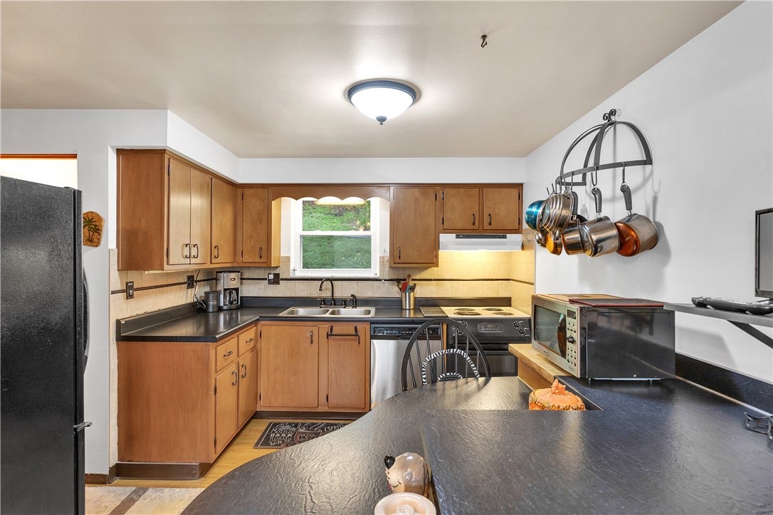 1114 Mcknight Dr, Bethel Park, PA 15102