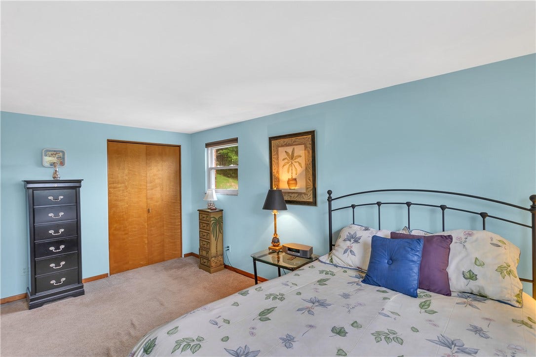 1114 Mcknight Dr, Bethel Park, PA 15102