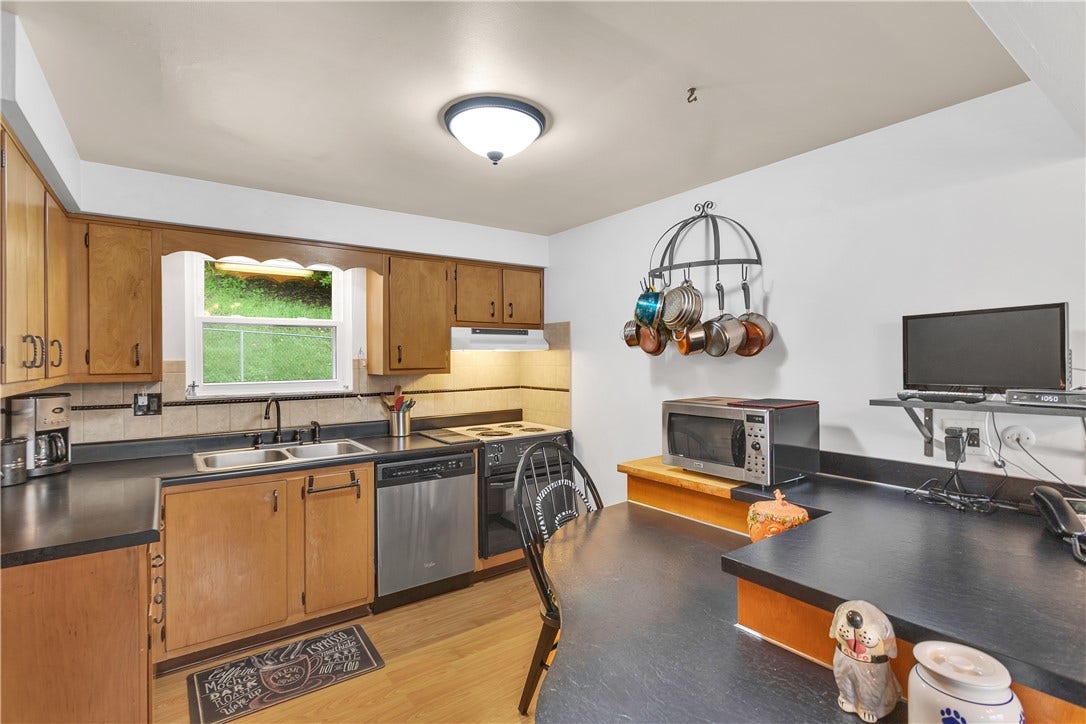 1114 Mcknight Dr, Bethel Park, PA 15102