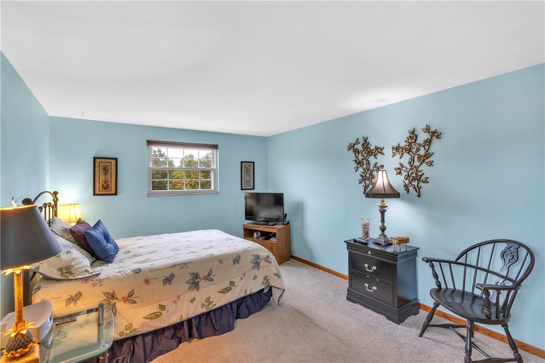 1114 Mcknight Dr, Bethel Park, PA 15102