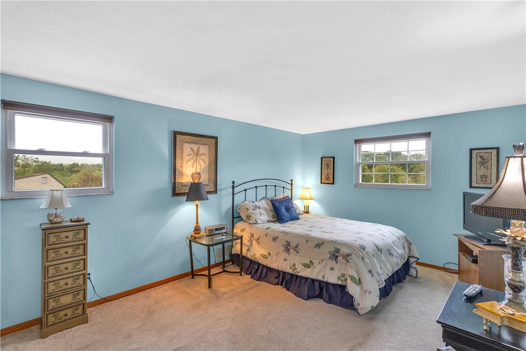 1114 Mcknight Dr, Bethel Park, PA 15102