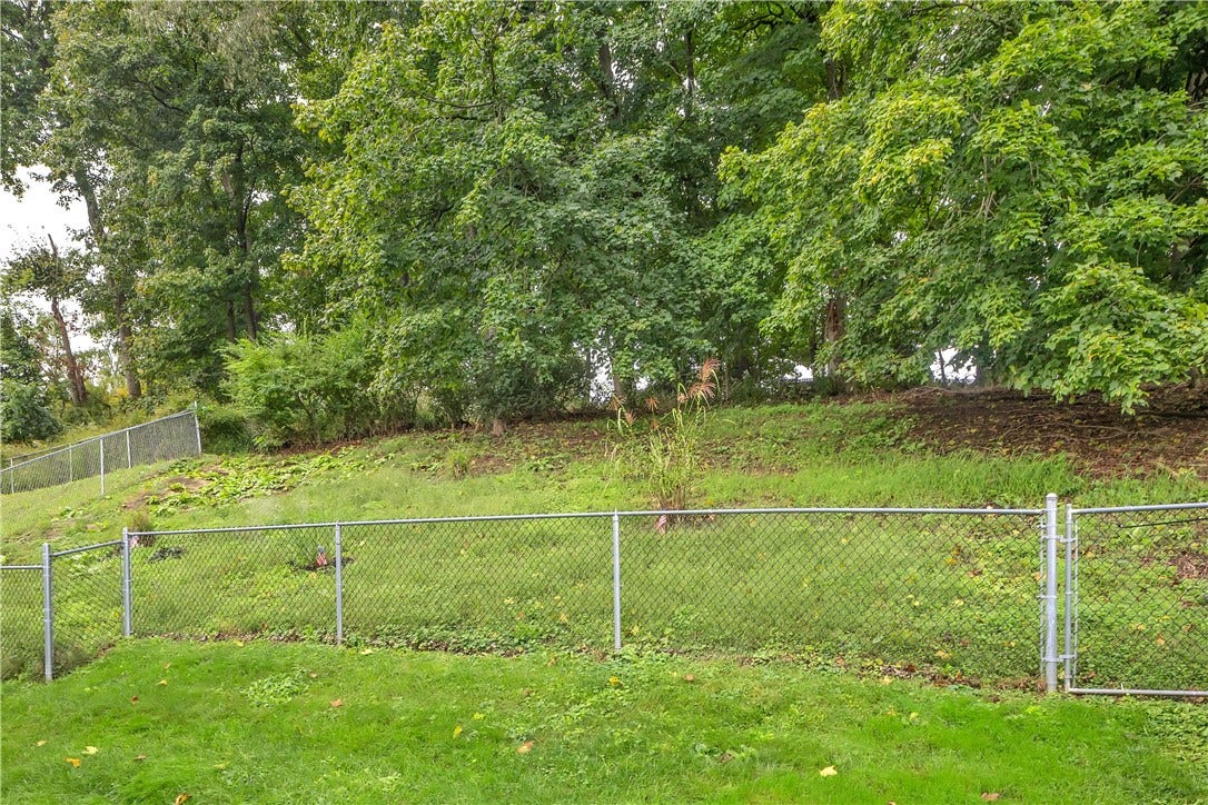 1114 Mcknight Dr, Bethel Park, PA 15102