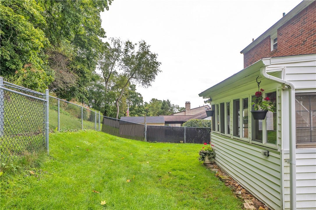 1114 Mcknight Dr, Bethel Park, PA 15102