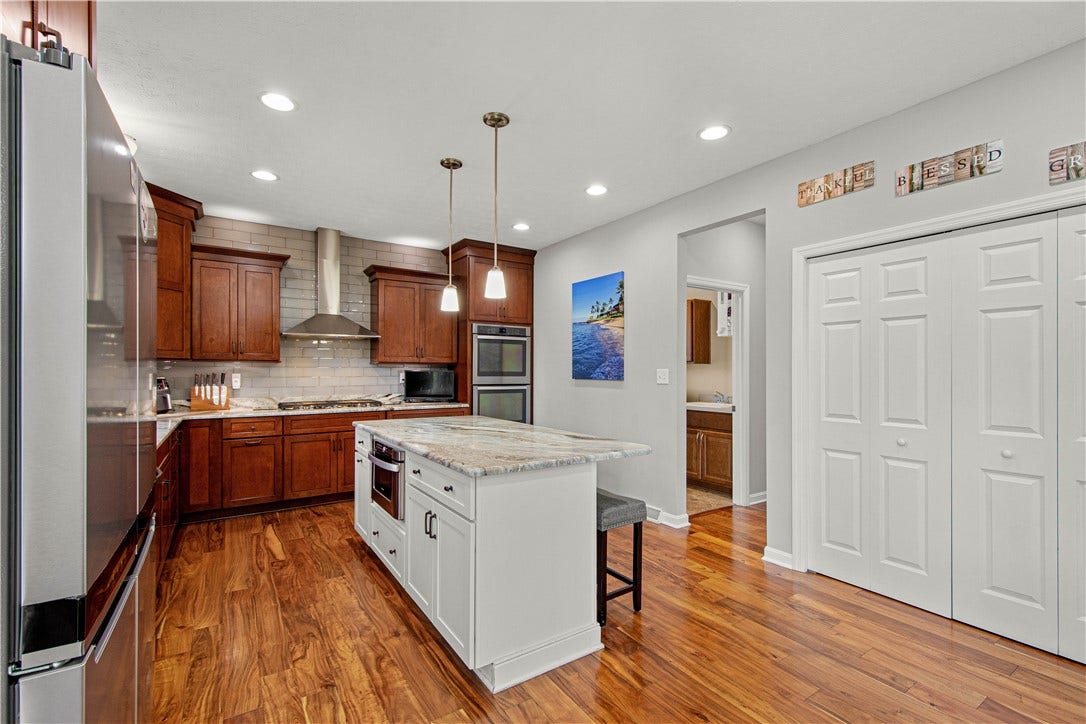 280 Palomino Dr, Bethel Park, PA 15102