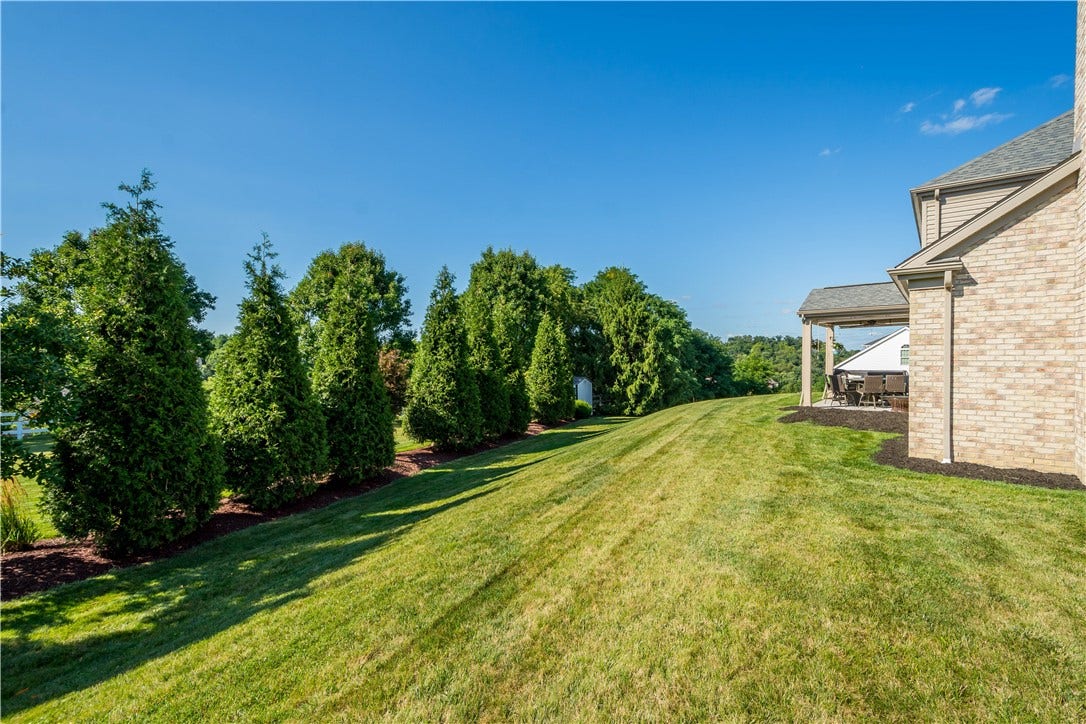 280 Palomino Dr, Bethel Park, PA 15102