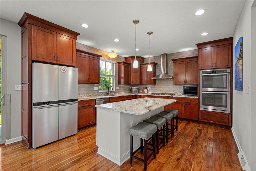 280 Palomino Dr, Bethel Park, PA 15102