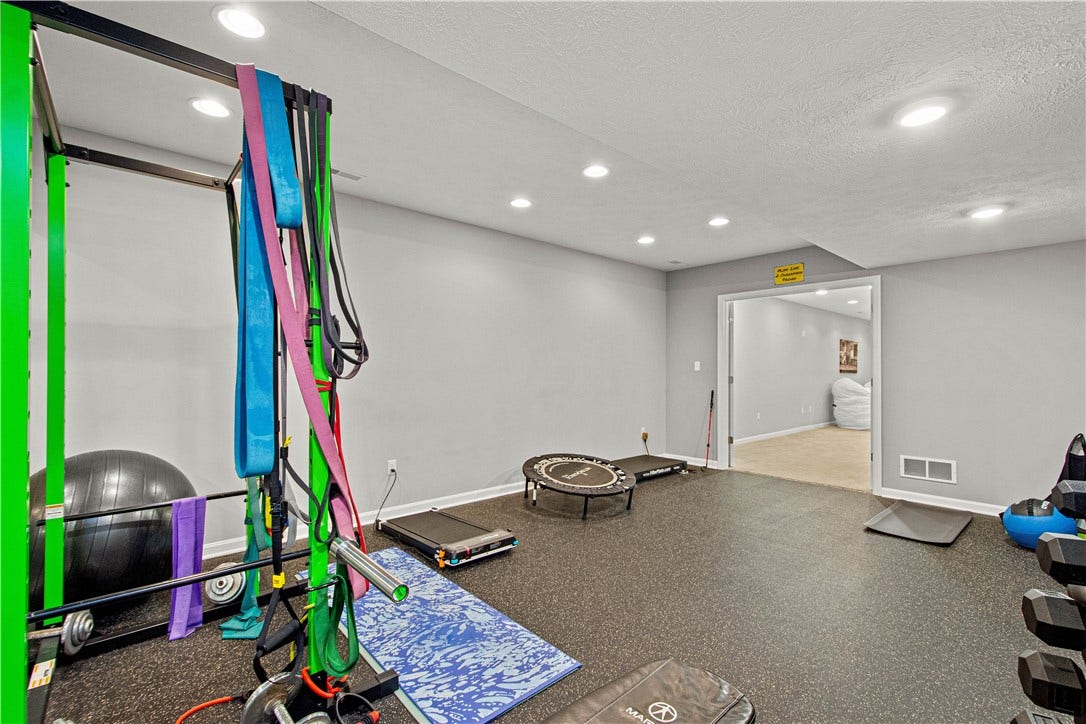 280 Palomino Dr, Bethel Park, PA 15102