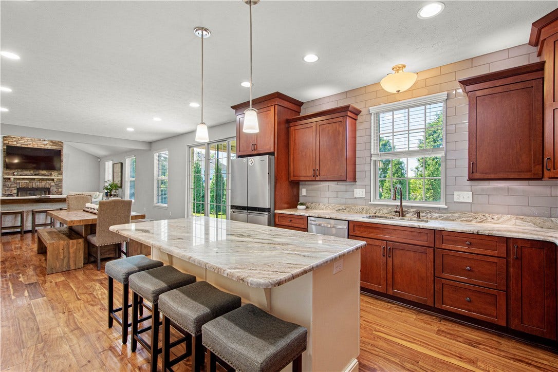 280 Palomino Dr, Bethel Park, PA 15102